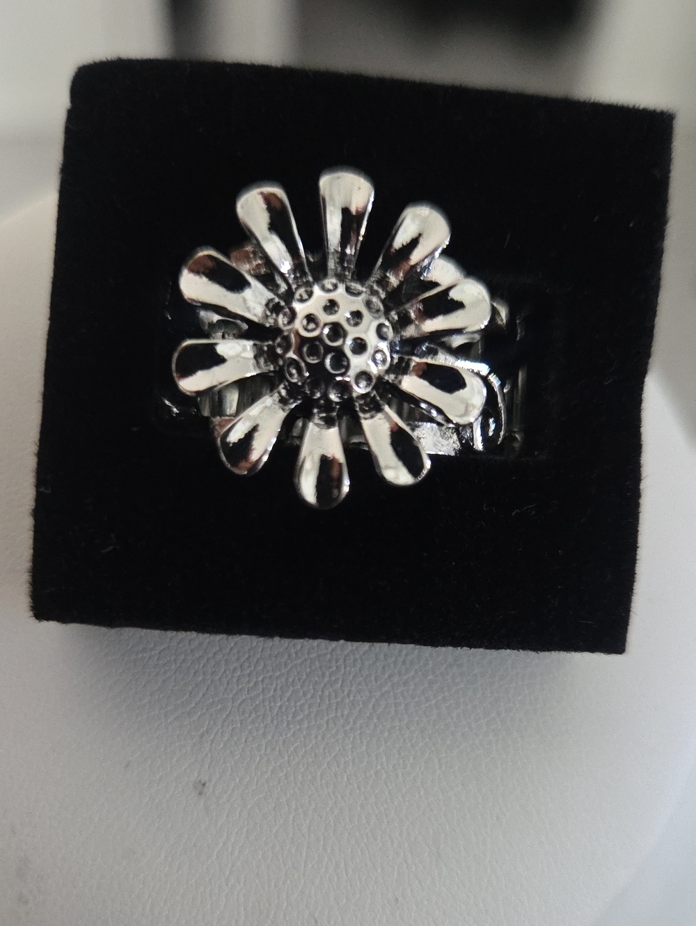 Paparazzi Landslide Lover Silver Ring NWT